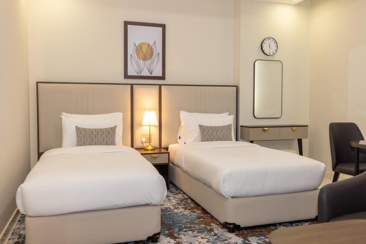 Platinum Coast Hotel Apartments Fujairah Exterior photo Deluxe Room